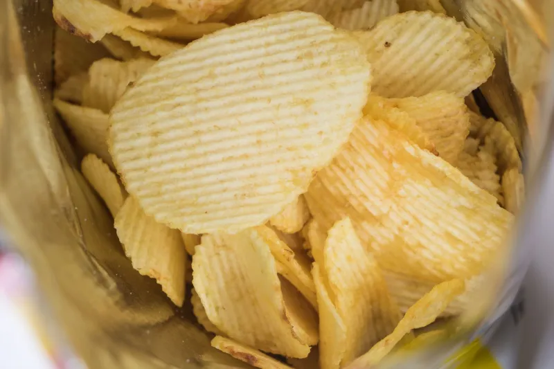 Rip, Fold, or Finesse: The Crisp Packet Technique That Says Everything About You
