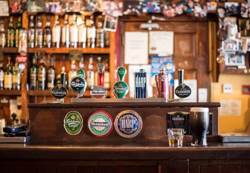 Nobody Told You the Rules Because Nobody Was Going to Tell You the Rules: Surviving the British Pub